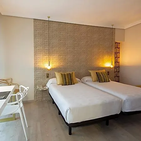 Otel Ciudad De 4*